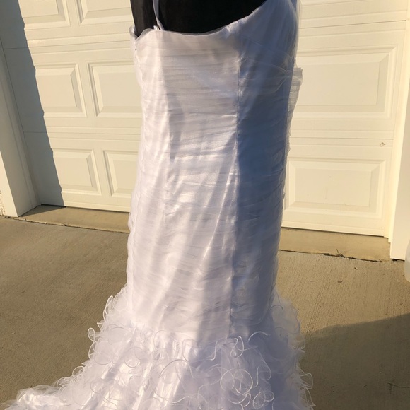 Beautiful Eureka strapless wedding dress - Picture 8 of 16